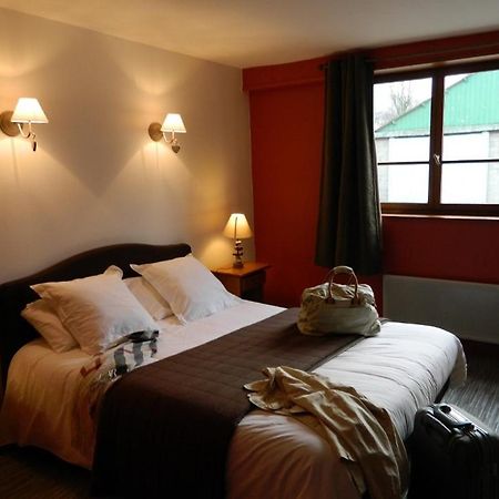 Logis - Auberge Du Colombier Guînes Екстериор снимка