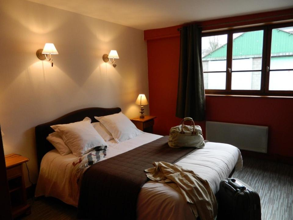 Logis - Auberge Du Colombier Guînes Екстериор снимка