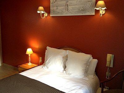Logis - Auberge Du Colombier Guînes Екстериор снимка